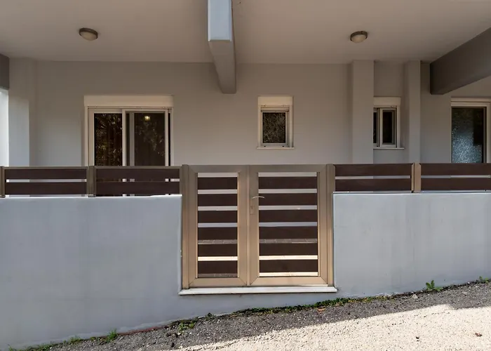 Mary Luxury House Έμπωνας