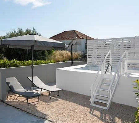 فيلة Mary Luxury House Émbonas