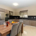 Mary Luxury House
